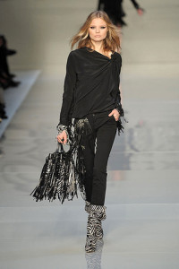 Blumarine-FALL-RTW-2010-RUNWAY-009_runway