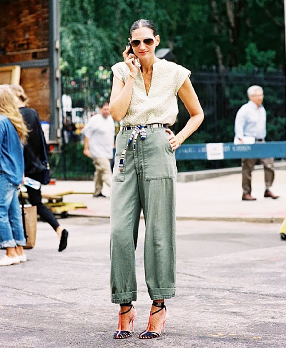 1.-loose-fitting-cargo-pants-with-dressy-top